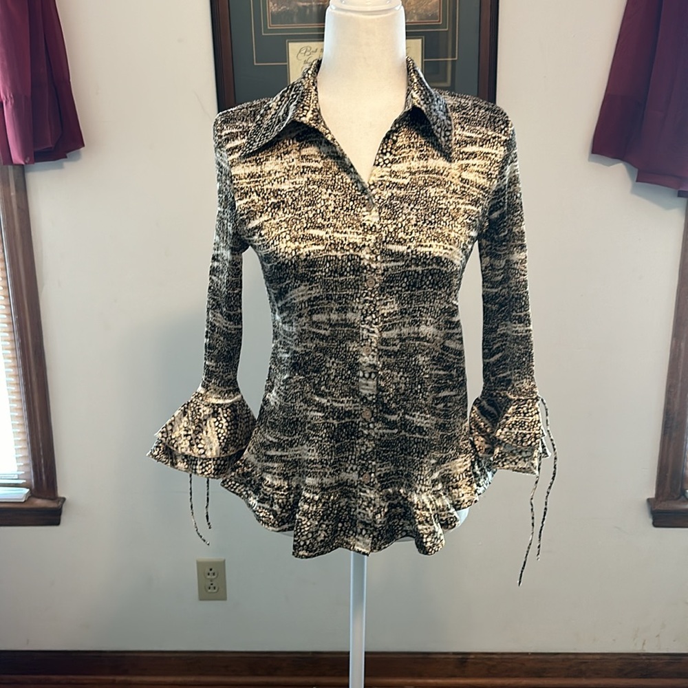 Essential by Milano,women’s top. Y2K Snakeskin print.Med Bell sleeves.